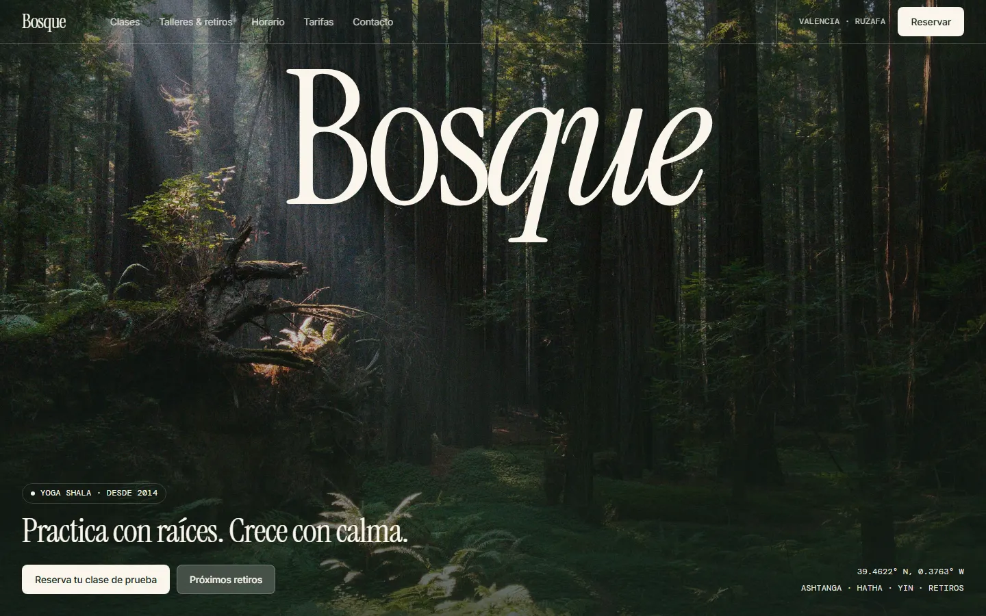 Bosque: plantilla web oscura e inmersiva para una shala de yoga